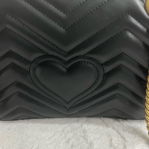 GUCCI GG MARMONT SMALL SHOULDER BAG - Picture 14 of 17
